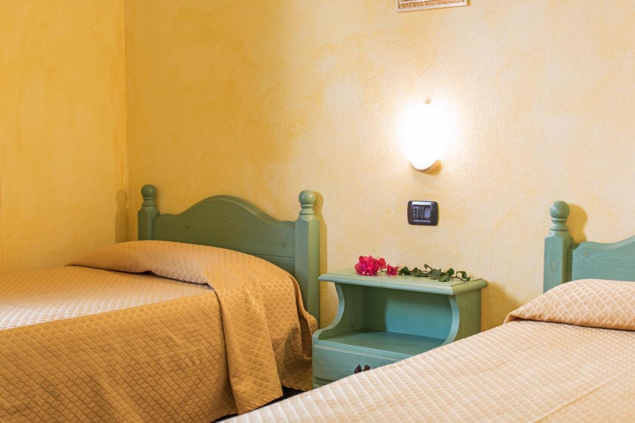 Residenza Gli Ontani Hotel Orosei Eksteriør billede